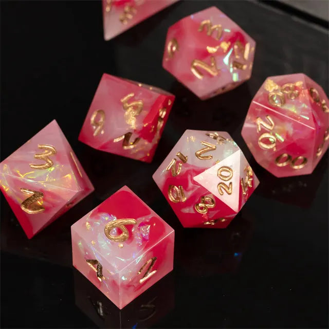 Sharp edge dice Roze