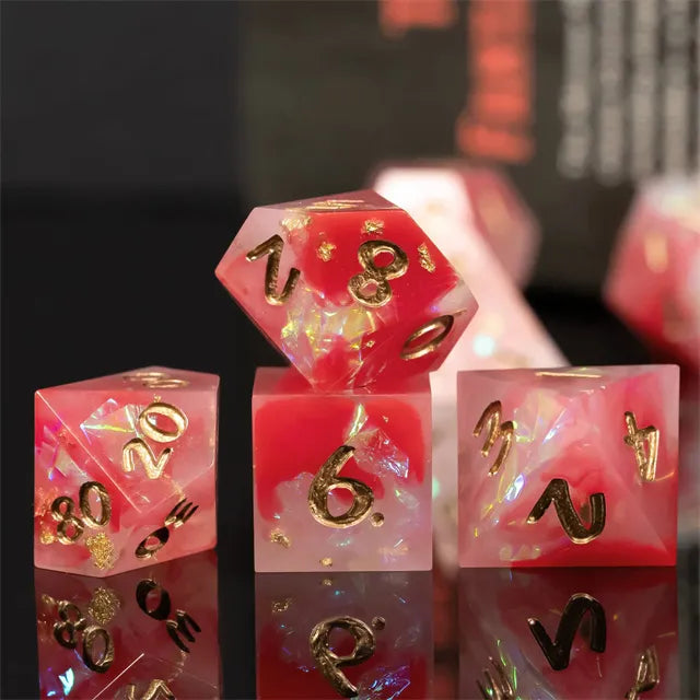 Sharp edge dice Roze