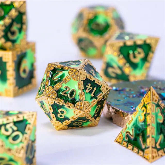 Metal dice set goud groen