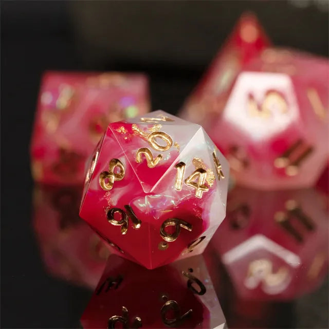 Sharp edge dice Roze